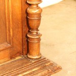 Антикварный буфет с резьбой растительного характера 1870-х гг. 