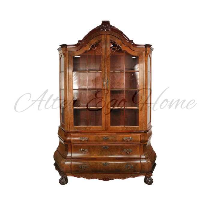 Антикварная горка с фигурной линией фасада 1900-х гг. 