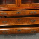 Антикварная горка с фигурной линией фасада 1900-х гг. 