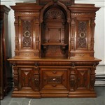 Антикварный немецкий буфет с раскрепованным фасадом и арочной нишей 1870-х гг. 