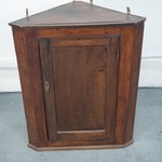Навесной угловой  шкаф темного дуба 1800-х гг.