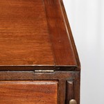 Антикварный шкаф-секретер с декоративной расстекловкой 1790-х гг. 