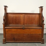 Антикварная дубовая скамья с резными локотками 1880-х гг. 