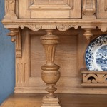 Антикварный буфет светлого дуба с резным убранством 1860-х гг. 