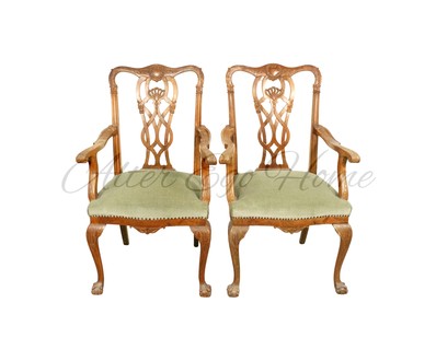 Пара антикварных кресел в стиле Томаса Чиппендейла 1890-х гг. 