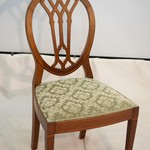 Антикварный стул с овальной сквозной спинкой и мягким сиденьем 1910-х гг.