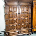 Антикварный шкаф с резными маскаронами 1860-х гг.