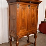 Антикварный поставец в стиле неоренессанс 1840-х гг. 