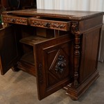 Антикварный сервант в стиле неоренессанс 1860-х гг. 
