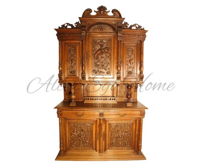 Антикварный буфет с резными композициями 1860-х гг. 