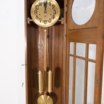 Антикварные напольные часы с застекленной дверцей 