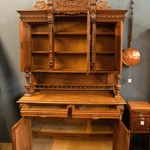 Антикварный буфет с резным декором 1860-х гг. 