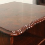 Антикварная тумбочка с фигурной линией столешницы 1950-х гг. 