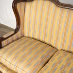 Антикварный ореховый диван с резным декором