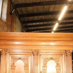 Антикварный платяной шкаф в стиле неоренессанс с колоннами 1830-х гг.