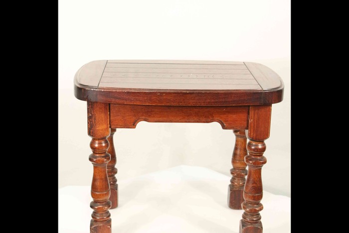 Антикварный дубовый столик 1910-х гг. 