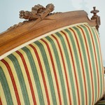 Старинный диван с резным навершием в стиле классицизм 1860-х гг.