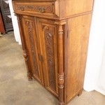 Антикварный полушкаф с растительным декором 1860-х гг.