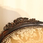 Антикварное кресло с круглой спинкой тёмного дуба 1880-х гг. 