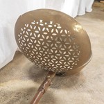 Антикварная грелка для постели 1680-х гг. 