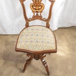 Антикварный стул с контрастной интарсией 1850-х гг. 