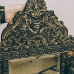 Старинное зеркало в резной раме из латуни