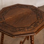 Антикварный стул с точеными ножками 1880-х гг. 