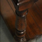 Антикварная дубовая консоль с точеными ножками 1940-х гг. 