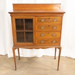 Антикварный комод с фигурными накладками 1900-х гг. 