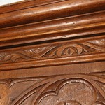 Антикварный книжный шкаф в неоготическом стиле 1910-х гг. 