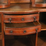 Антикварный буфет с застекленными объемами 1910-х гг. 