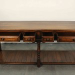 Антикварная дубовая консоль с точеными ножками 1940-х гг. 