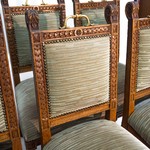 Комплект антикварных стульев с мягкой обивкой