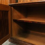 Антикварный книжный шкаф с арочным декором 1860-х гг. 