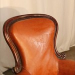 Антикварное кресло с кожаной обивкой 1850-х гг. 