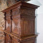 Антикварный двухъярусный шкаф в стиле неоренессанс 1850-х гг.