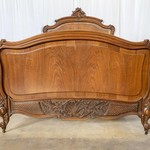 Антикварная кровать с фигурным навершием 1850-х гг. 