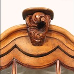 Антикварная настенная витрина со скошенными торцами 1890-х гг. 