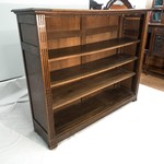 Антикварный книжный шкаф в классическом стиле