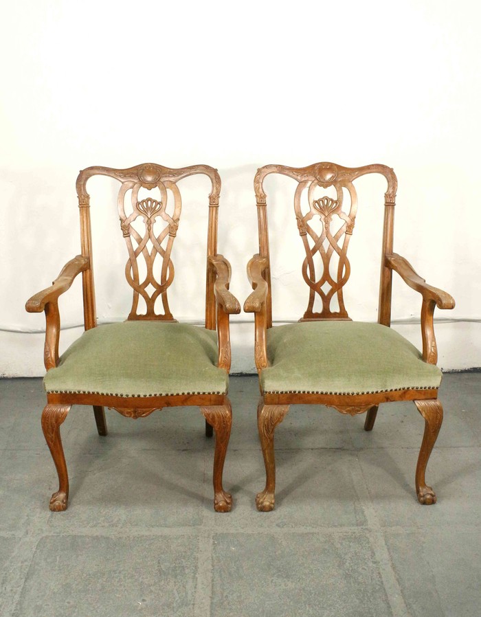 Пара антикварных кресел в стиле Томаса Чиппендейла 1890-х гг. 