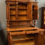 Антикварный буфет с резным декором 1860-х гг. 