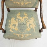 Антикварное ореховое кресло с гербовым изображением 1920-го года