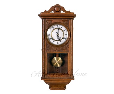 Антикварные деревянные часы с маятником