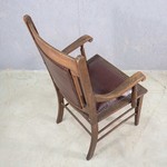 Антикварное дубовое кресло 1910-х гг.
