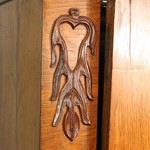 Пара антикварных шкафов светлого ореха 1840-х гг. 