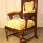Антикварное кресло с резной спинкой 1900-х гг. 