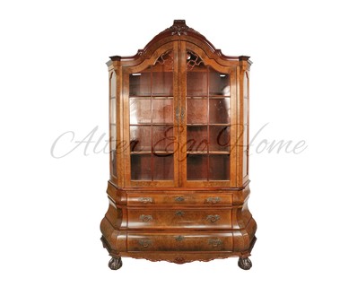 Антикварная горка с фигурной линией фасада 1900-х гг. 