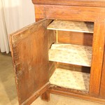 Антикварный шкаф с гербовыми композициями 1750-х гг. 