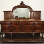 Антикварный комплект мебели в неоготическом стиле для столовой 1870-х гг.  