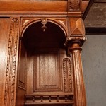 Антикварный буфет в мехеленском стиле с витражной расстекловкой 1860-х гг. 